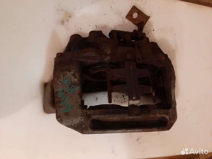 Суппорт mercedes benz 609D