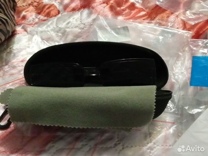 Очки в футляре