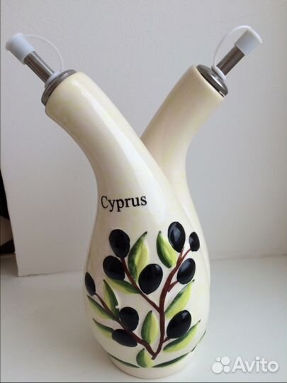 Две бутыли для разных масел или уксуса