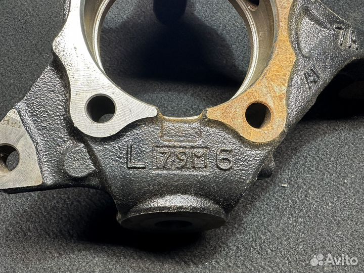 Поворотный кулак левый Lexus ES7