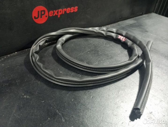 Уплотнитель капота Audi Q7 4LB BAR 2007