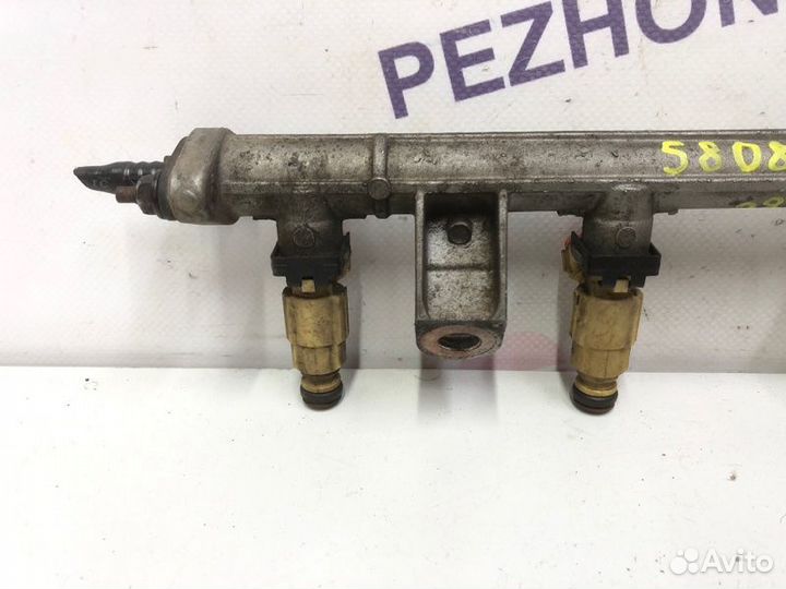 Рампа топливная Hyundai Coupe/Tiburon купе 2.0