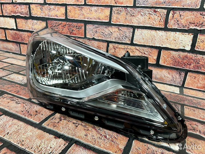 Фара правая Solaris-1 14-17 рестайлинг 92102-4L600