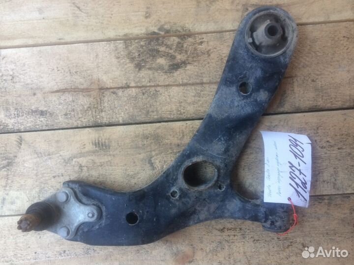 Передний правый рычаг Toyota Corolla E150