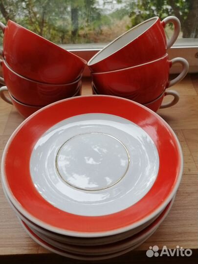 Чайные чашки с блюдцами