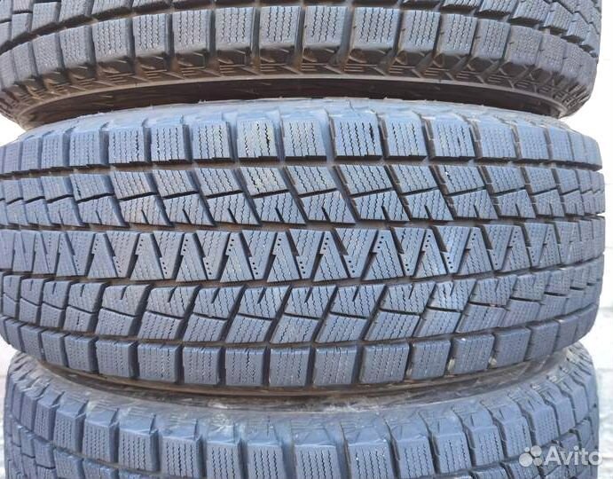 Bridgestone Blizzak DM-V1 215/65 R16 98Q