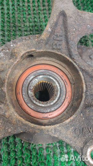 Кулак передний правый KIA soul 2009