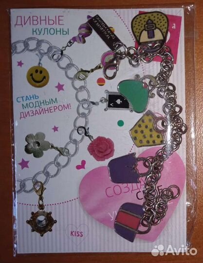 Брендовый браслет с подвесками. 