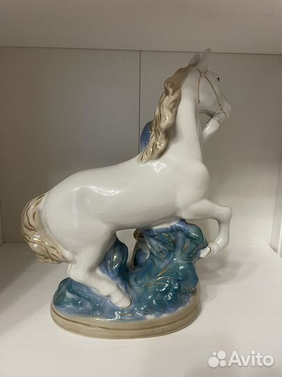 Антикварная статуэтка «Конезаводчица»