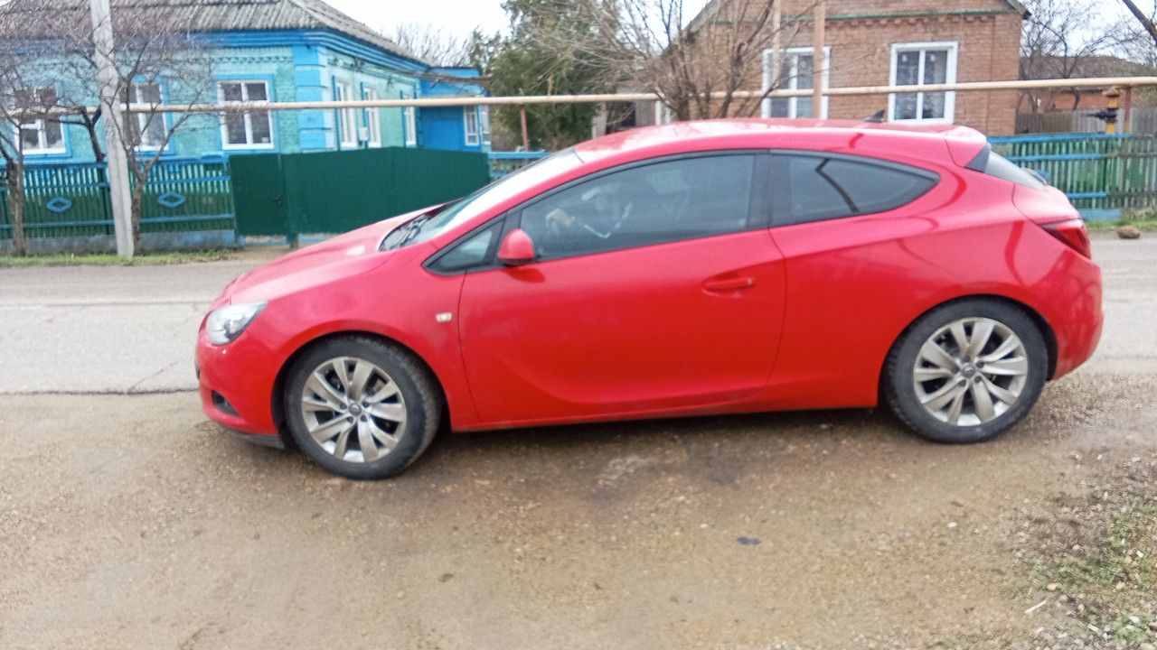 Opel Astra GTC: фото владельца