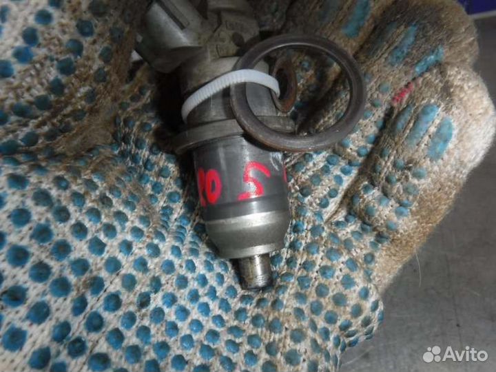 Форсунка Mitsubishi Pajero 3 6G74 2001