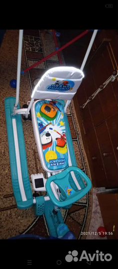 Детский снегокат с ручкой и колесами