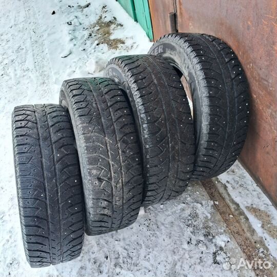 Bridgestone Ice Cruiser 7000 215/65 R16 98T