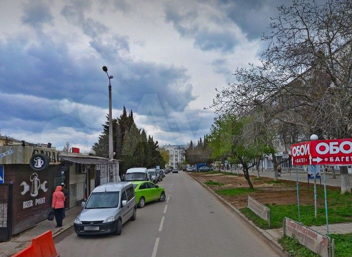 Сдам Юмашева на трафике помещение 212м2,можно част