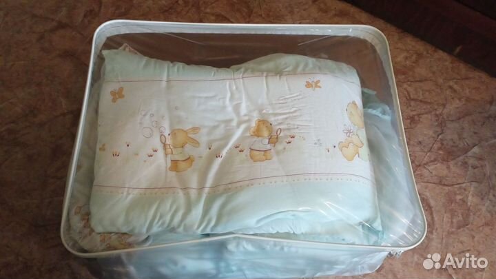 Продам набор в кроватку