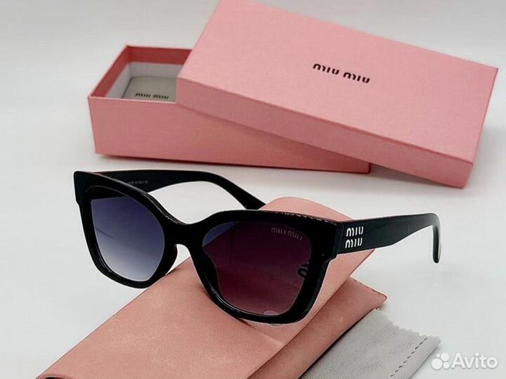 Солнцезащитные очки Miu Miu новинка