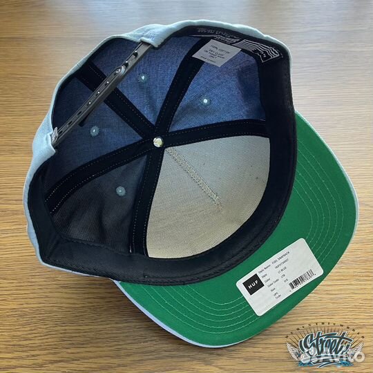 Кепка Huf с плоским козырьком голубая фирменная