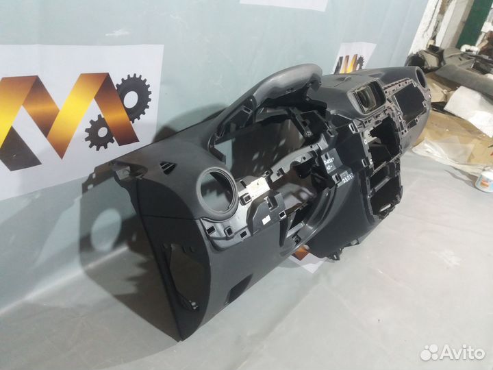 Рено Дастер 2010- Панель приборов (Торпедо) 28070