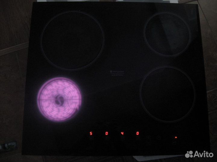 Варочная панель Hotpoint Ariston. Стекло целое