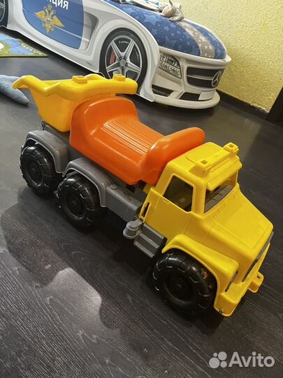 Грузовик машинка кататься