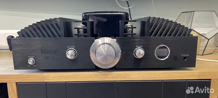 Гибридный усилитель Magnat RV3 + акустика 1003s