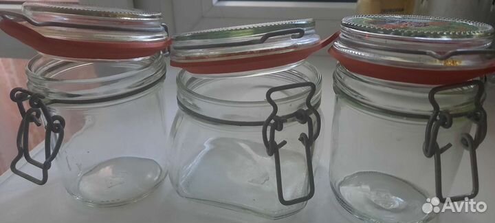 Бутылки с бугельной пробкой и Банки