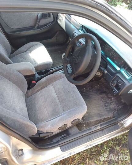 Петли, крепления багажника Nissan