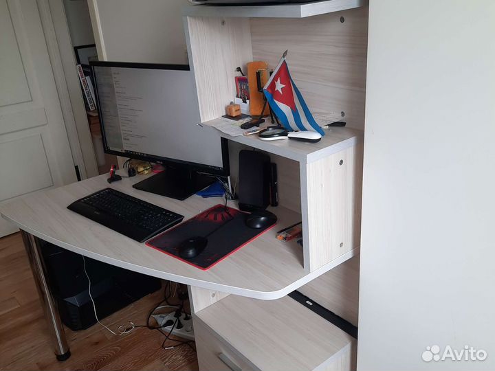 Компьютерный стол