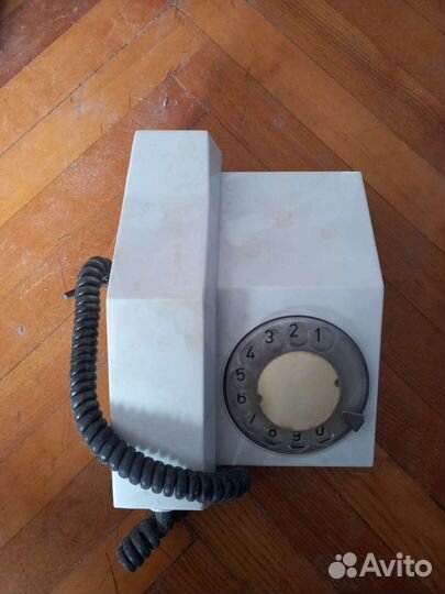 Старый стационарный телефон