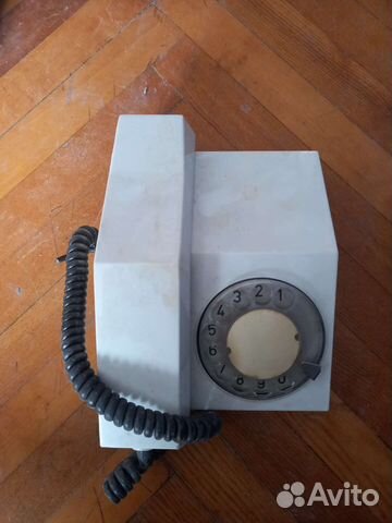 Старый стационарный телефон