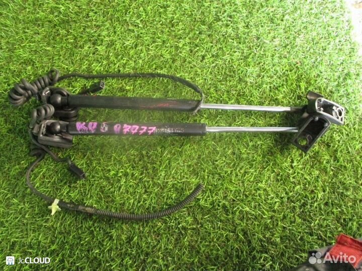 Амортизатор задней двери на honda CRV RD5 K20A