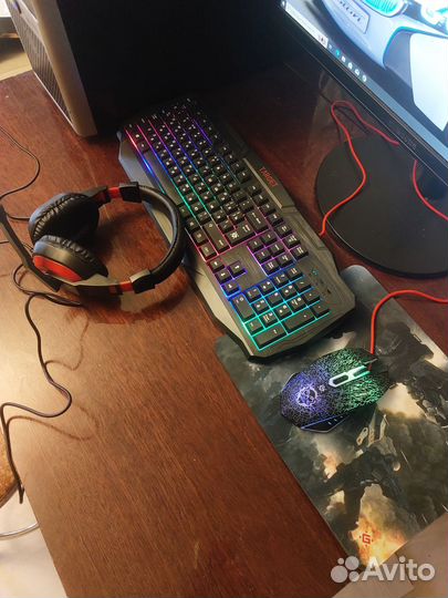 Игровая клавиатура/мыш/коврик/наушники