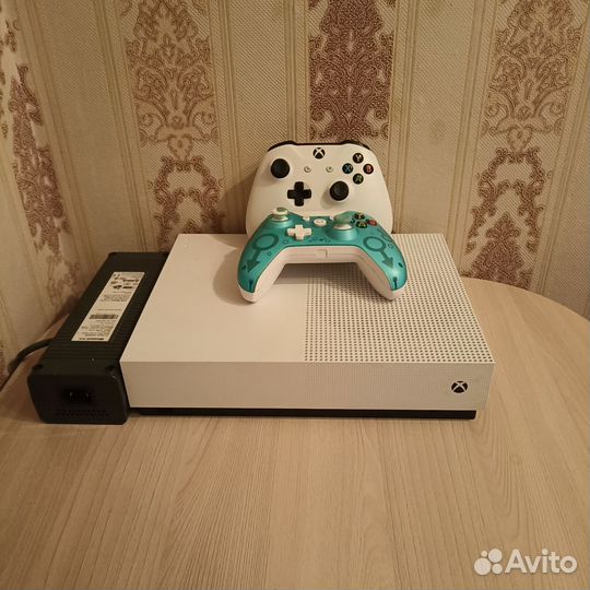 Xbox One s Digital Edition 1 TB 1 геймпад