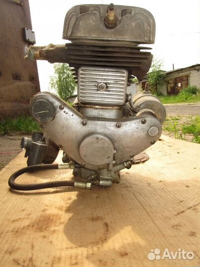 Двигатель старинного мотоцикла бенелли 500 (benell