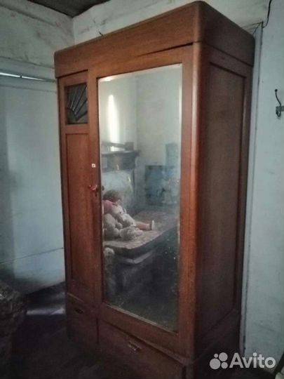 Шкаф второй половины 20 века, в хорошем состоянии