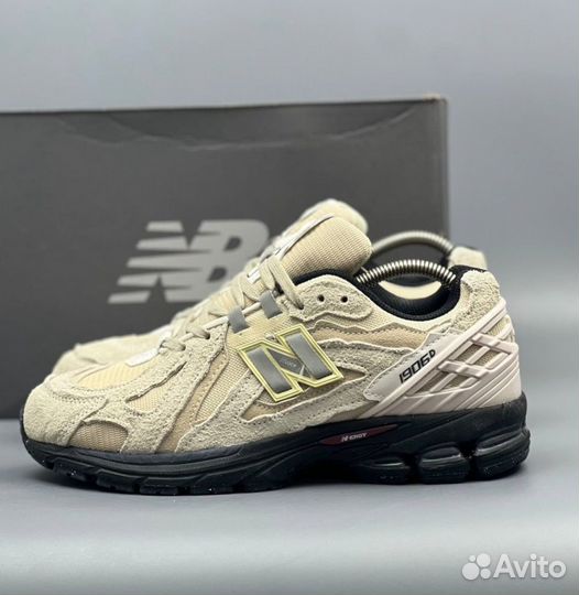 Бежевые кроссовки New Balance 1906