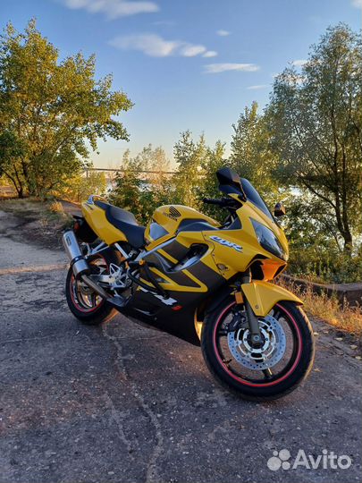 Honda cbr 600f4i