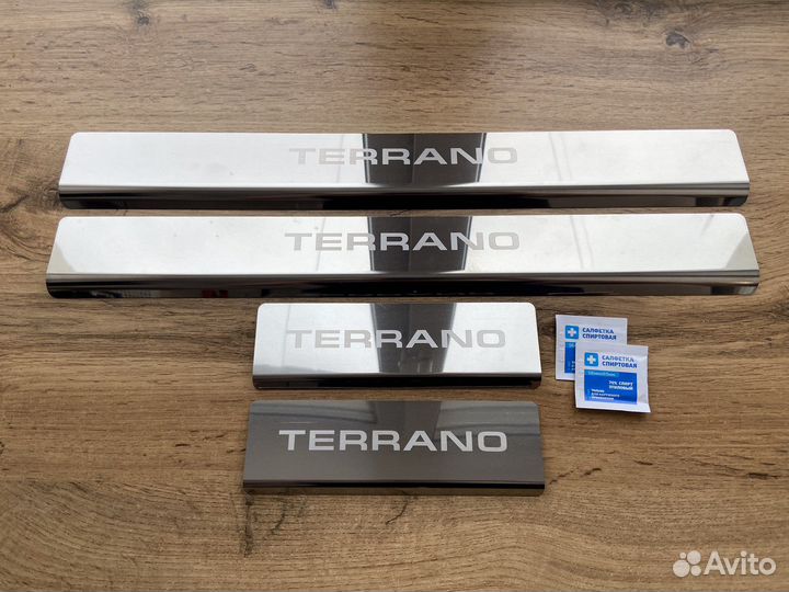 Накладки на пороги Nissan Terrano III