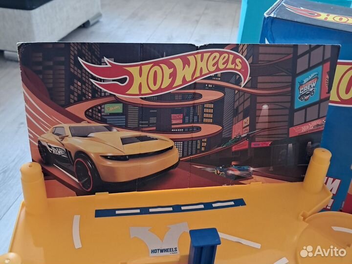 Игровой набор с дорогой hot wheels