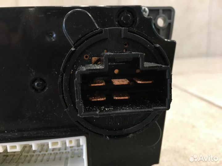 Блок управления климатической установкой Kia Caren