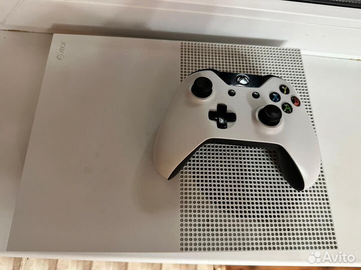 Xbox One S 1tb с играми