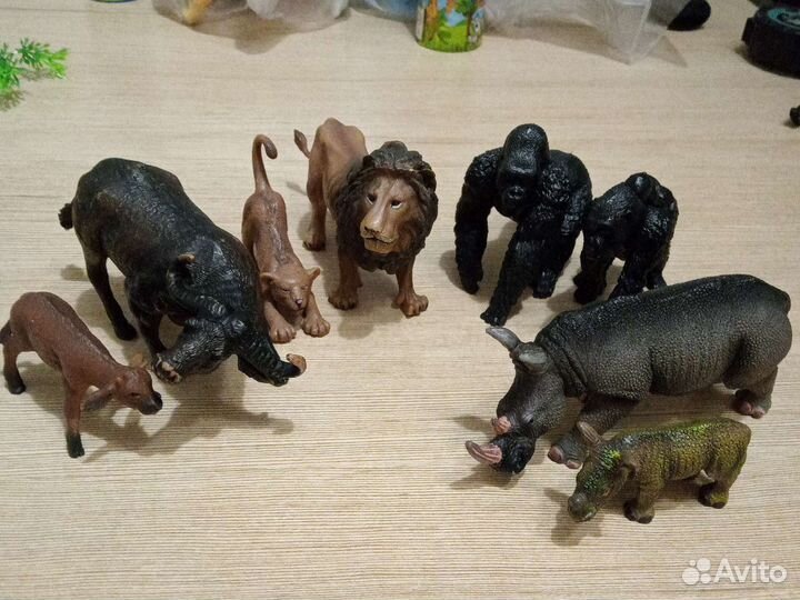 Фигурки животных набором