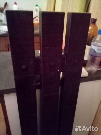 Декоративная перегородка из красного дерева