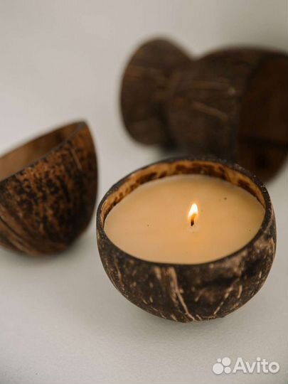 Свечи ручной работы в настоящем кокосе