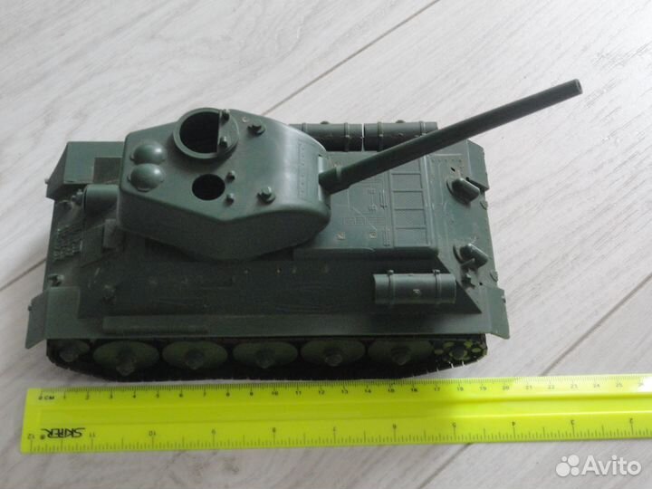 Т-34 пластик склейка СССР. 20см., есть недостатки