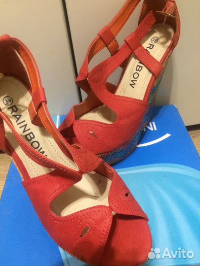 Босоножки новые