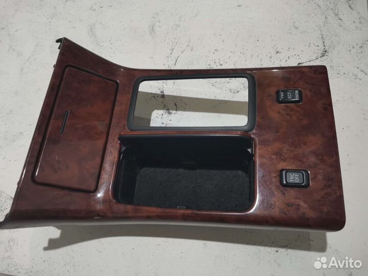 Продам накладку консоли на Toyota Crown