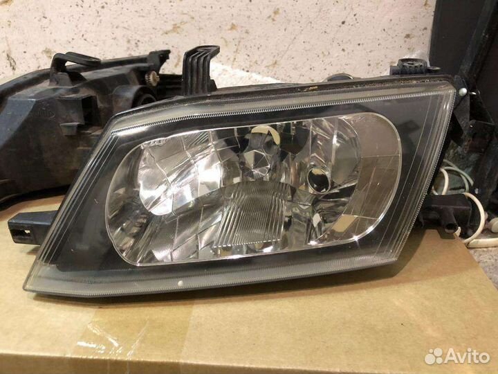 Фары Nissan wingroad y11