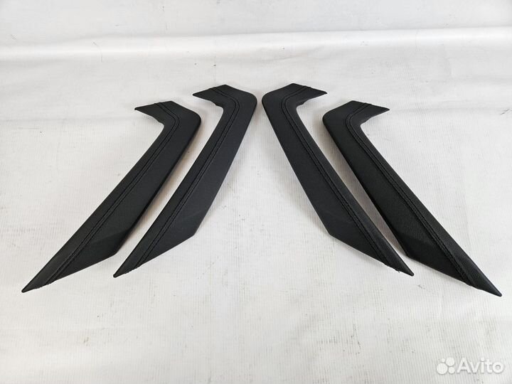 Накладки на ручки дверей в коже черная строчка Ves