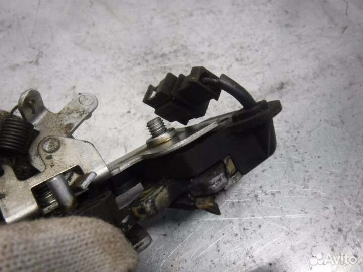 Замок багажника Лада Приора 126 2011